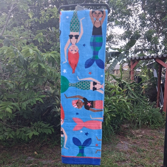 Mainstays Blue and Green Mermaid Beach Towel - Picture 3 of 5